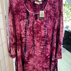 Avenue Women's Burgundy Tie-Dye Tunic with Navy Accents
